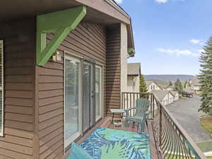 Photo 24 of 1004  URI LN