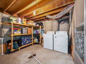 Basement with washing machine and clothes dryer