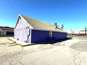 Photo 3 of 895 S UNIVERSITY AVE