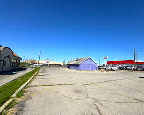 Photo 4 of 895 S UNIVERSITY AVE