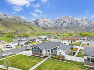 Mountain view featuring a residential view