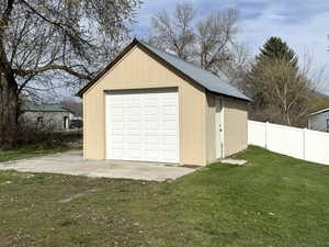 Detached garage