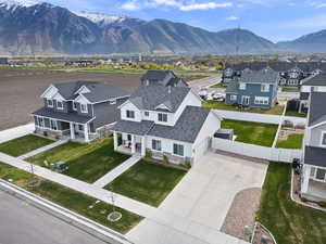 Bird's eye view featuring a residential view and a mountain view