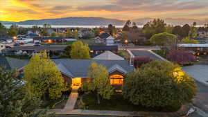 Bird's eye view featuring a residential view and a mountain view