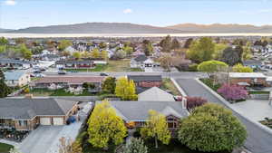 Bird's eye view with a residential view and a mountain view