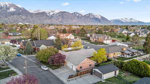 Bird's eye view with a residential view and a mountain view