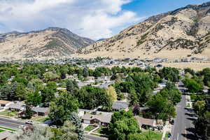 View of mountain feature featuring a residential view
