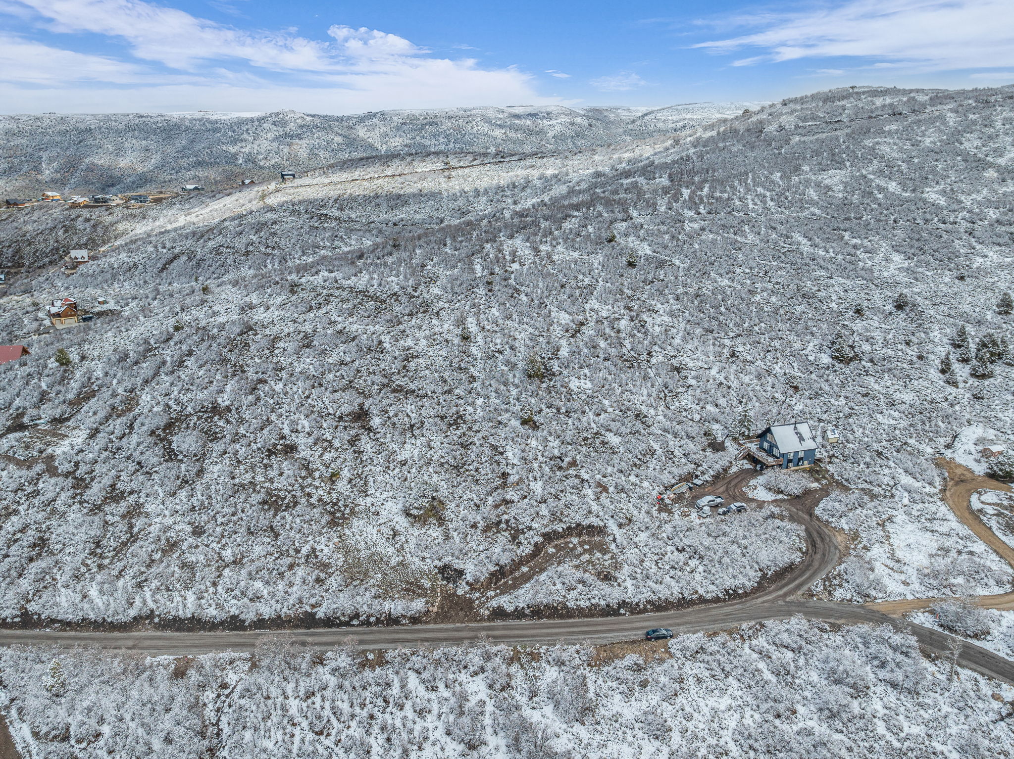 Snowy aerial view with a mountain view