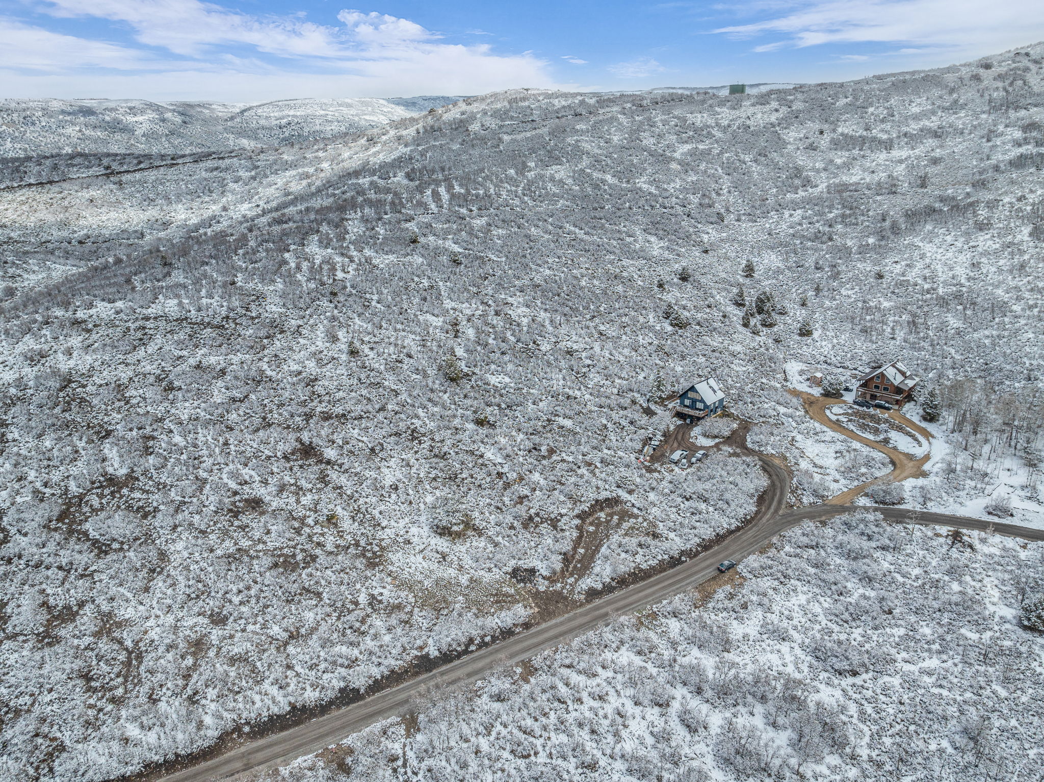 Snowy aerial view featuring a mountain view