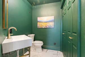 1/2 Bath