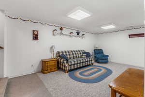 Sitting room with baseboards