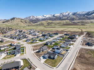 Bird's eye view featuring a mountain view and a residential view