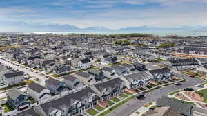 Bird's eye view featuring a mountain view and a residential view