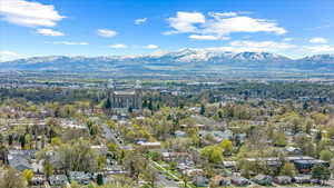 Birds eye view of property featuring a mountain view