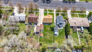 Birds eye view of property featuring a residential view