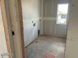 Laundry area with hookup for a washing machine and laundry area