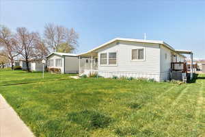View of front of property featuring a front lawn