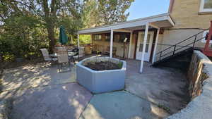 View of patio / terrace with outdoor dining space