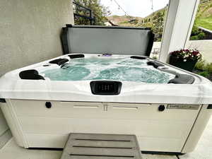 Details with a hot tub