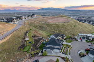 Bird's eye view featuring a mountain view and a residential view
