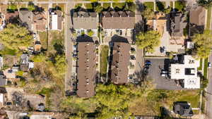 Birds eye view of property featuring a residential view