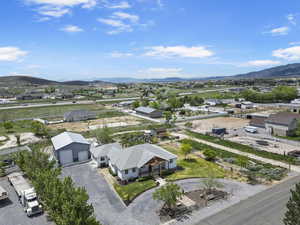 Bird's eye view featuring a mountain view and a residential view