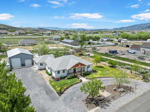 Bird's eye view featuring a mountain view and a residential view