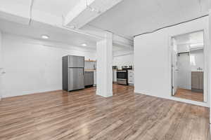 Unit 4 Kitchen\Dining