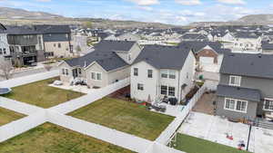 Bird's eye view featuring a mountain view and a residential view