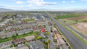 Bird's eye view with a residential view and a mountain view