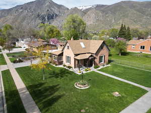 Aerial view with a mountain view