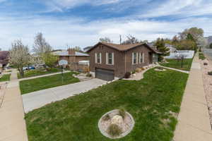 Photo 4 of 556  LAVINA DR