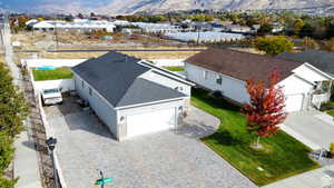 Bird's eye view featuring a mountain view and a residential view