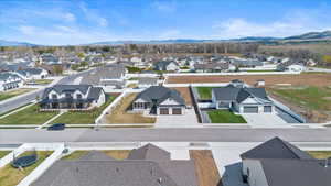 Bird's eye view with a residential view and a mountain view