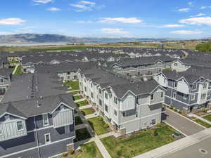 Bird's eye view featuring a mountain view and a residential view