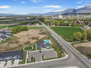 Bird's eye view with a mountain view