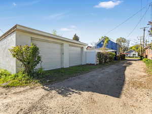 Detached garage