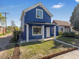 View of front of property featuring a front lawn