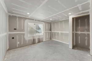 Empty room featuring concrete floors