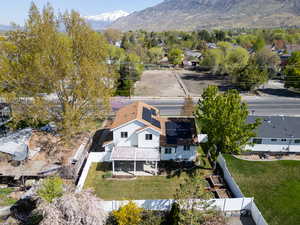 Bird's eye view with a mountain view