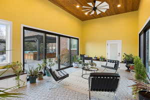 View of sunroom / solarium