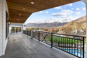 Balcony featuring a mountain view