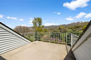 Balcony featuring a mountain view