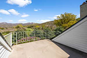 Balcony featuring a mountain view