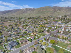 Aerial view featuring a residential view and a mountain view