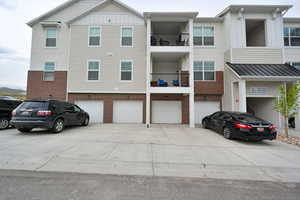 Driveway/Garage 2nd View