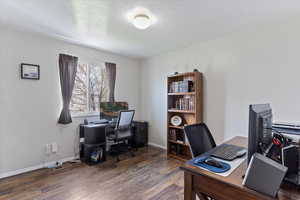Bedroom / Office Space