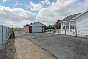 Detached garage with fence and aphalt driveway