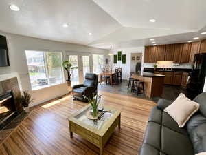 Has new electric blinds, bamboo flooring, paint