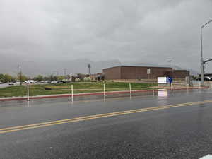 Cascade elementry and park 1 block away